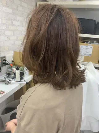 ミディアム 吉田 茉生のヘアスタイル