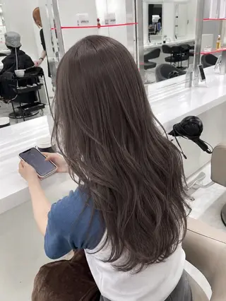 ロング カラー ラベンダー💜 グレージュ🩶のヘアスタイル