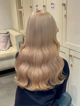 ロング コスギ ユカナのヘアスタイル