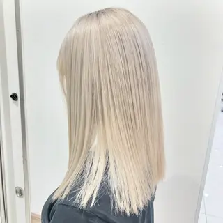セミロング カラー 圷 唯良のヘアスタイル