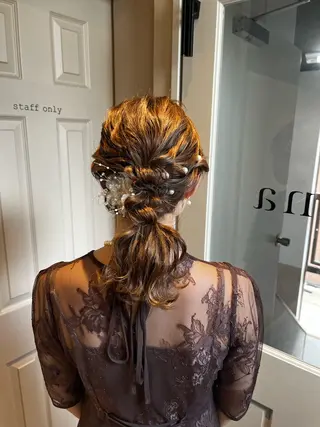 ミディアム ヘアアレンジ ERENA💚 ヘアアレンジのヘアスタイル