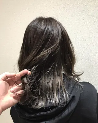 セミロング カラー 松崎 崇のヘアスタイル