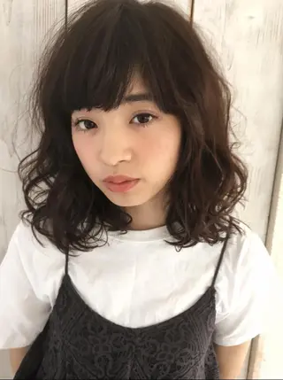 ミディアム パーマ 沖 宜志のヘアスタイル