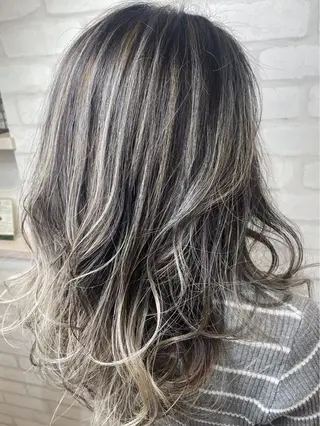 ミディアム 春日部 西口徒歩5分 寒色カラー 日和佐のヘアスタイル