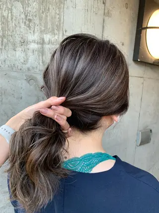 ロング ミルクティーベージュ ブリーチ 店長 清水のヘアスタイル