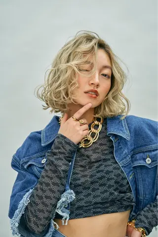 ミディアム パーマ 大人レイヤー×艶髪 小久保　春暁のヘアスタイル