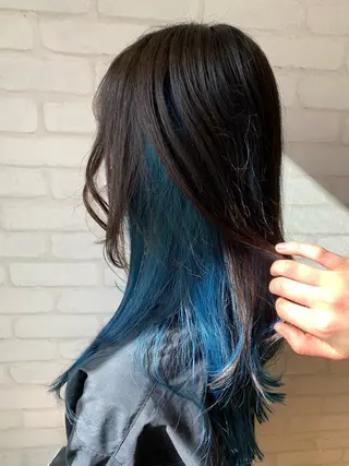 ロング カラー 秋葉 万柚子のヘアスタイル