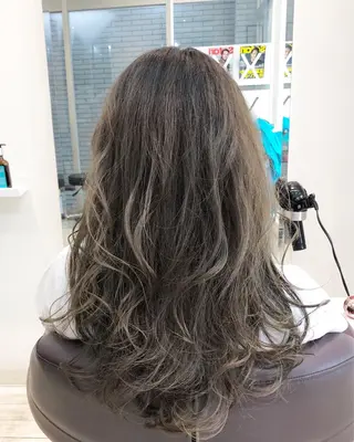 ロング カラー 中村 よしひでのヘアスタイル