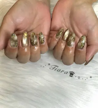 ネイル Tiara♛ティアラ 磯田くるみのネイルデザイン