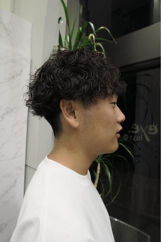 パーマ メンズ マツザキ マナトのヘアスタイル
