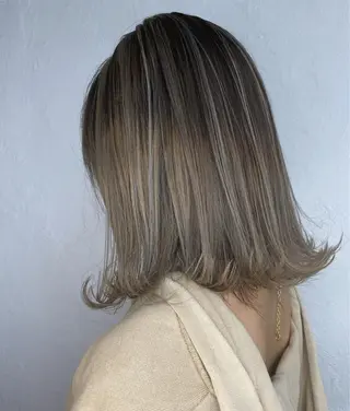 ミディアム トップスタイリスト/ アユミのヘアスタイル