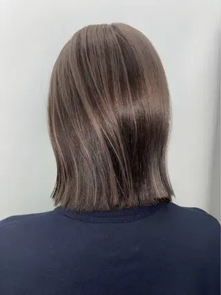 ミディアム kosoraレイヤー ハイトーン/デザインのヘアスタイル