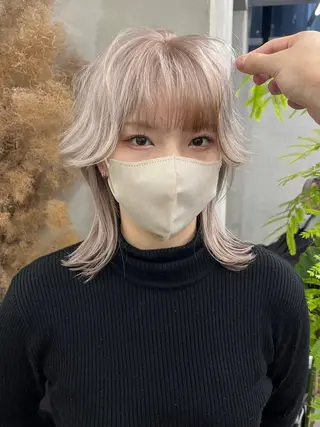 セミロング カラー イツク ⚡️ ルーツ/ハイトーンのヘアスタイル