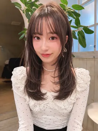 ロング カラー レイヤーカット、 大人可愛い　中村美羅のヘアスタイル