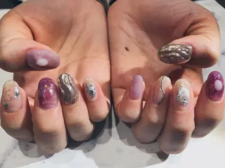 ショート カラー ネイル マツエク・マツパ illum hicariのネイルデザイン