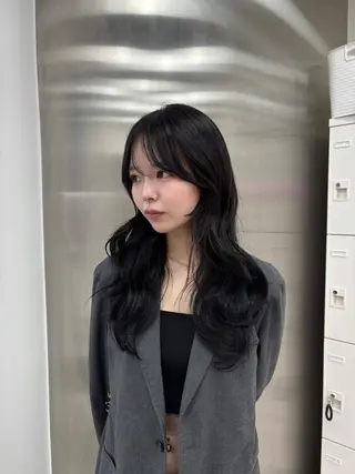 ロング カラー 抜け感レイヤー︴ ニュアンスカラーのヘアスタイル
