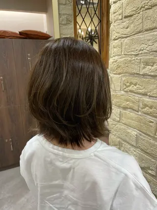 ミディアム 河上 麻衣/白髪ぼかしのヘアスタイル