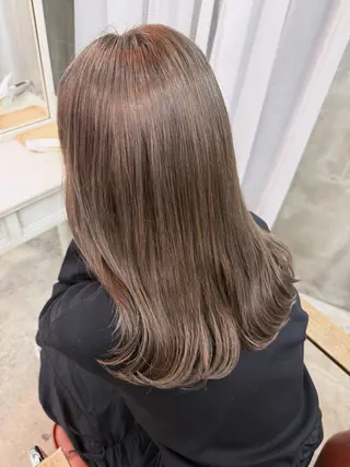 セミロング カラー 三條 朋香のヘアスタイル