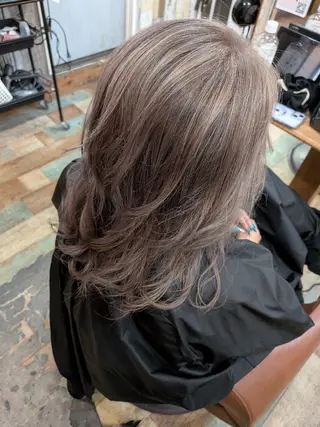 セミロング ヤマシタ ミサキのヘアスタイル