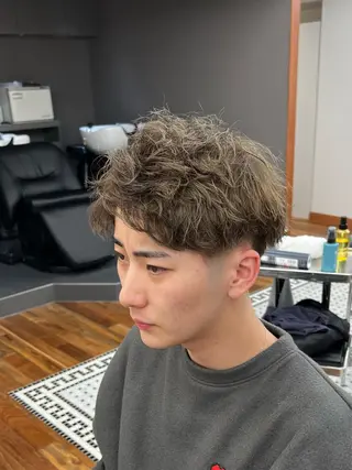 ショート カラー メンズ メンズカット✂️ スキンフェード伊藤陸のヘアスタイル