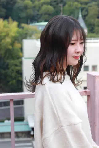 セミロング カラー Viage （ビアージュ）のヘアスタイル