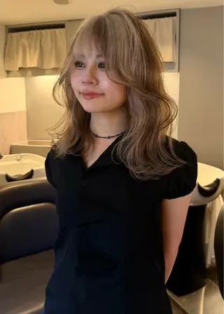 セミロング カラー RAIMA ケアハイトーンのヘアスタイル