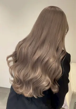 ロング コスギ ユカナのヘアスタイル