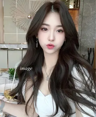 カラー 韓国ヘア レイヤーカットのヘアスタイル