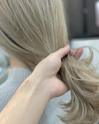 ロング カラー ヘアアレンジ ブリーチダブルカラー 元町三宮/三ノ宮のヘアスタイル
