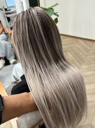 ロング カラー be flotのヘアスタイル