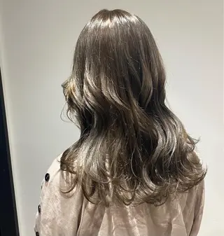 ロング カラー ヘアアレンジ 新宿⌇韓国風ヘア ⌇透明感カラーのヘアスタイル