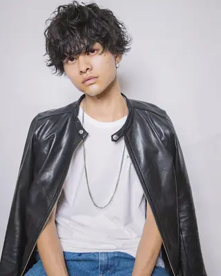 ミディアム カラー パーマ ヘアアレンジ メンズ 松田 亮葉のヘアスタイル