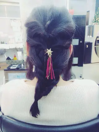 ミディアム セミロング カラー ヘアアレンジ 栗林 実莉のネイルデザイン