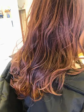ミディアム カラー インナーカラー 推し ブリーチ 髪質改善のヘアスタイル