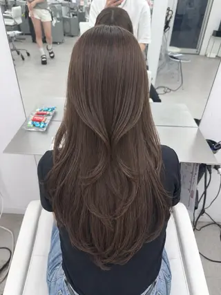 セミロング カラー 透明感カラー🩶 ×小顔カット難波のヘアスタイル