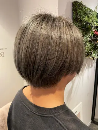 ショート カラー 田中 沙織のヘアスタイル