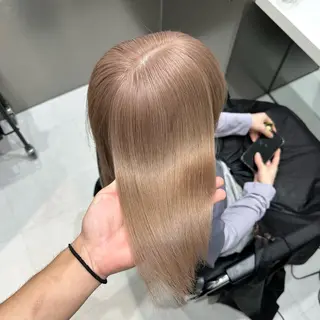 セミロング カラー 💫艶ハイトーン×髪 質改善💫リュウトのヘアスタイル