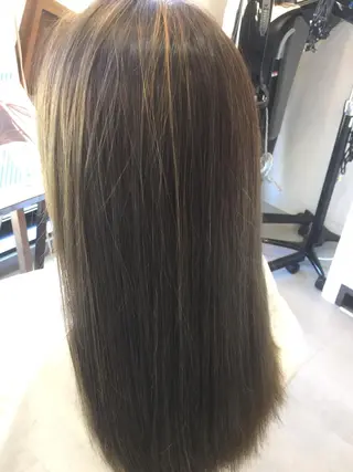 カラー 吉田 茉生のヘアスタイル