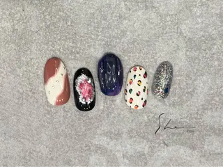 ショート SHE adusaのネイルデザイン