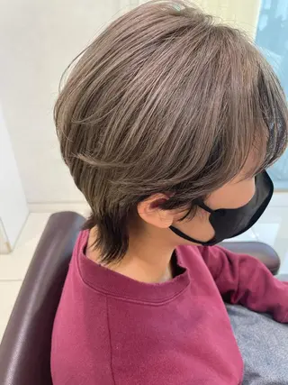 ショート カラー パーマ ハイトーンカラー🤍 山下 優華のヘアスタイル
