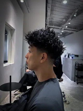 ショート パーマ メンズ 松岡 陸弥のヘアスタイル