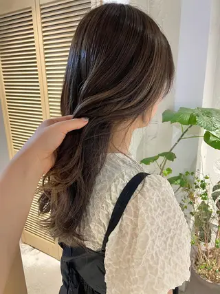 ロング カラー 🩰オリーブ/ ベージュ松本咲花🩰のヘアスタイル