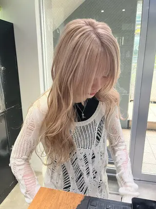 ロング カラー ミルクティーベージュ ブリーチ 店長 清水のヘアスタイル