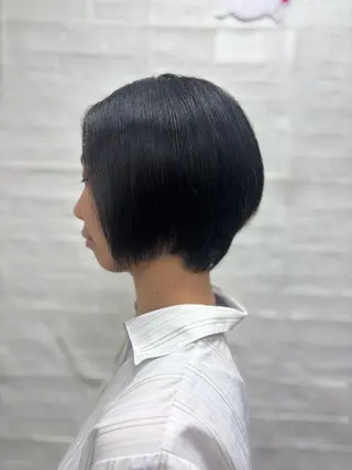 ショート 岡崎 美紀のヘアスタイル