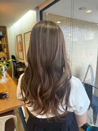 ロング カラー ツキダテ ユイのヘアスタイル