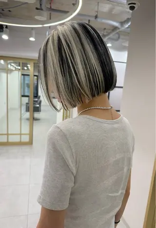 ミディアム TAIRA横浜ウルフ 🐺デザインカラーのヘアスタイル