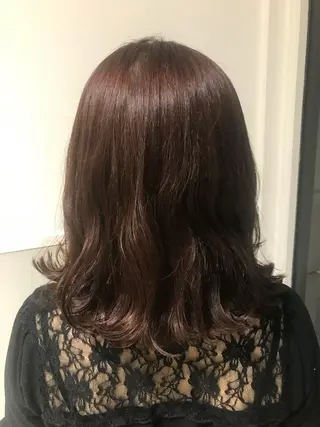ミディアム カラー 小栗 麻衣のヘアスタイル