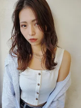 カラー セミロング 仁科 美乃里のヘアスタイル