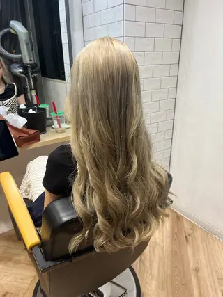 ロング カラー ダル 理佳レベッカのヘアスタイル