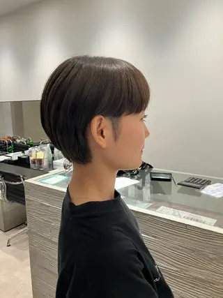 ショート サキ🤍ハイトーン 🪩レイヤーカットのヘアスタイル